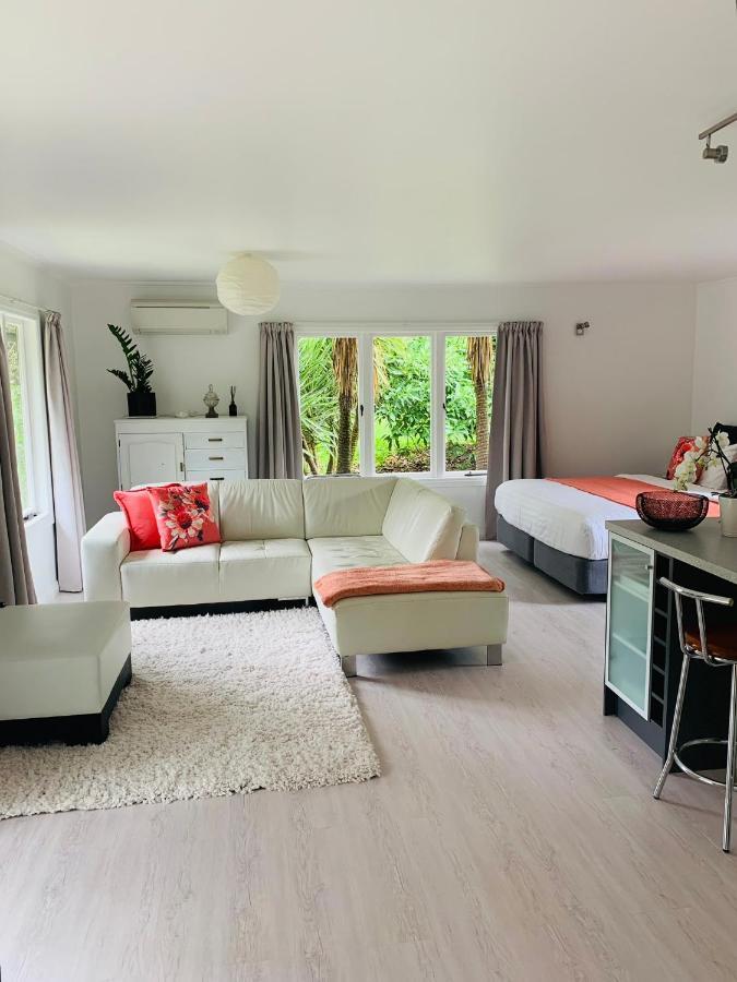 La Frontiere Boutique Accommodation Gisborne Bagian luar foto